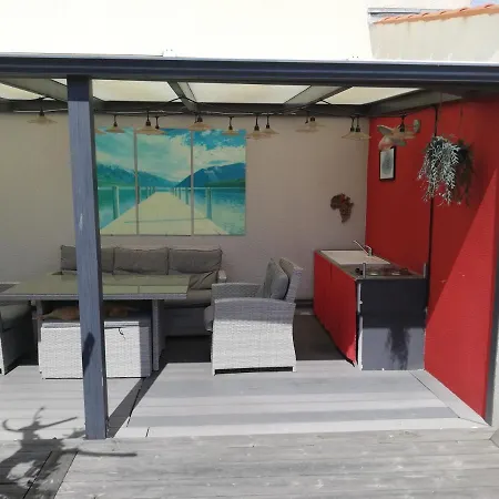 Δωμάτια σε οικογενειακή κατοικία Independant Avec Piscine Et Cuisine Exterieures *