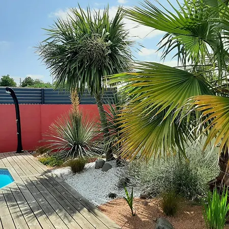 Independant Avec Piscine Et Cuisine Exterieures Δωμάτια σε οικογενειακή κατοικία Λα Ροσέλ