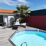 Independant Avec Piscine Et Cuisine Exterieures Homestay
