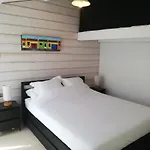 Independant Avec Piscine Et Cuisine Exterieures Homestay