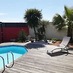 Independant Avec Piscine Et Cuisine Exterieures Homestay *